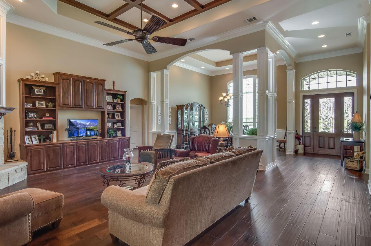 casa en Prestigious Homes by Moreno Construction por Prestigious Homes by Moreno Construction