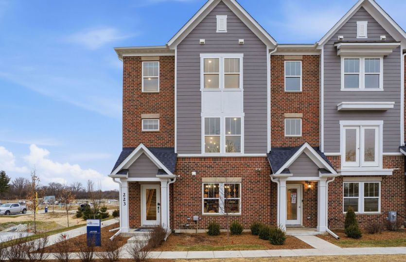 Jayton - Wise Commons: Schaumburg, Illinois - Pulte Homes