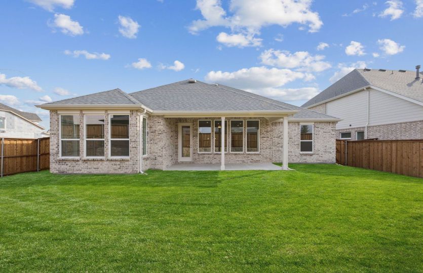 Fenced-in backyard and covered patio *photos may depict options and features that aren't available