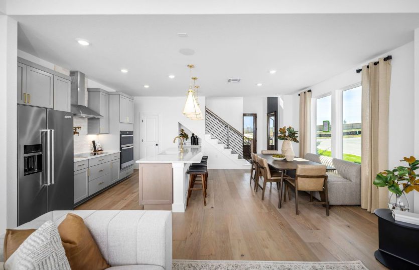 Kitchen & Dining