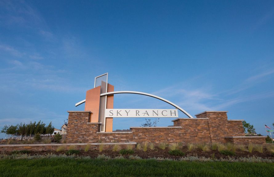 Sky Ranch por Pulte Homes en Denver Colorado