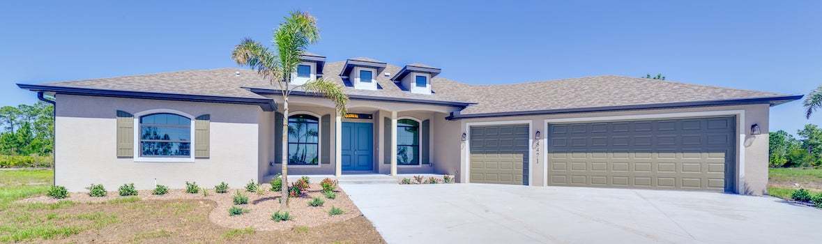 casa en Burnt Store Isles por R. Frizzell Builders