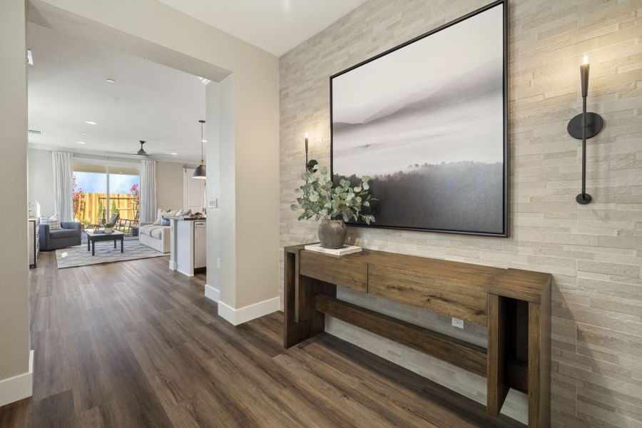 casa en Strand Collection at The Trails por Raymus Homes