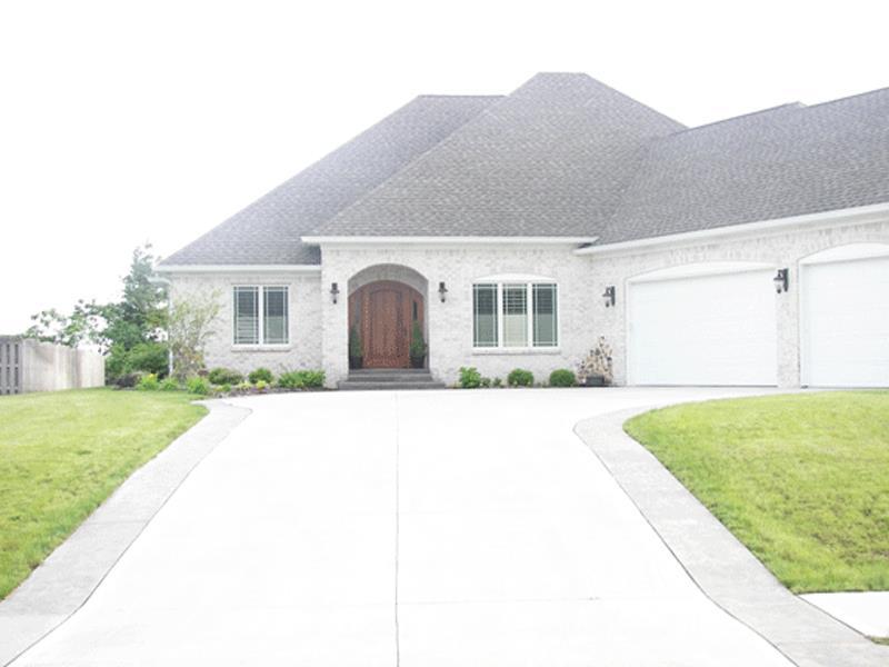 casa en Renowned Builders, Inc. por Renowned Builders, Inc.