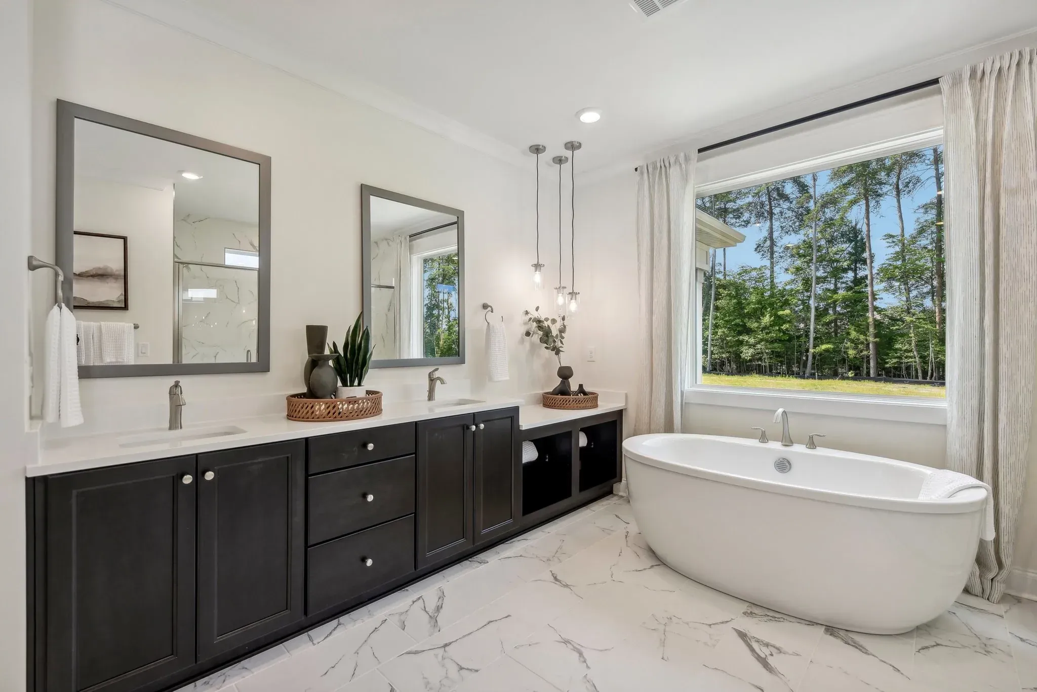 Logan Model Prim Bath, Windell Woods
