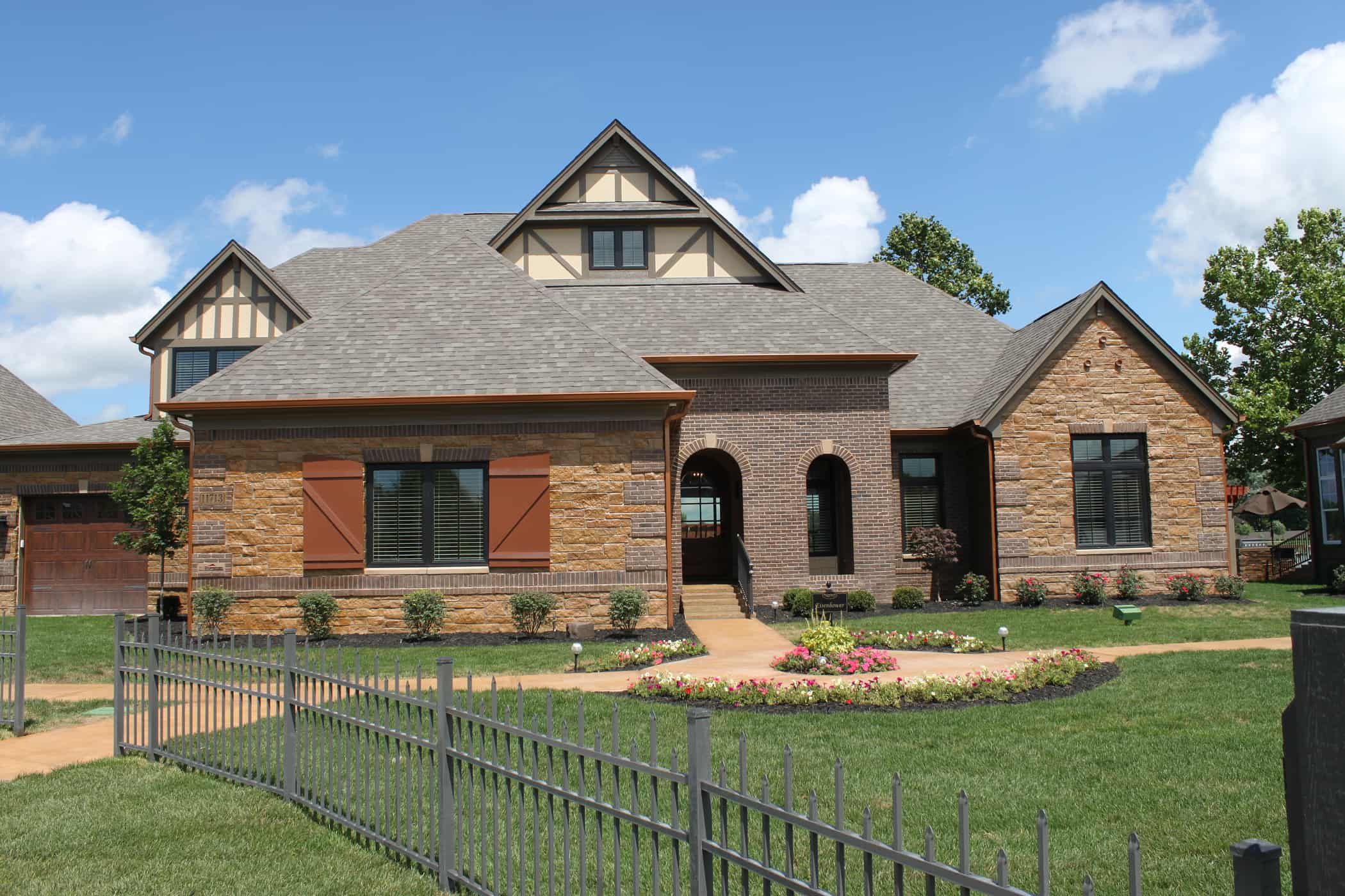 casa en Waterfront of West Clay por Shoopman Homes