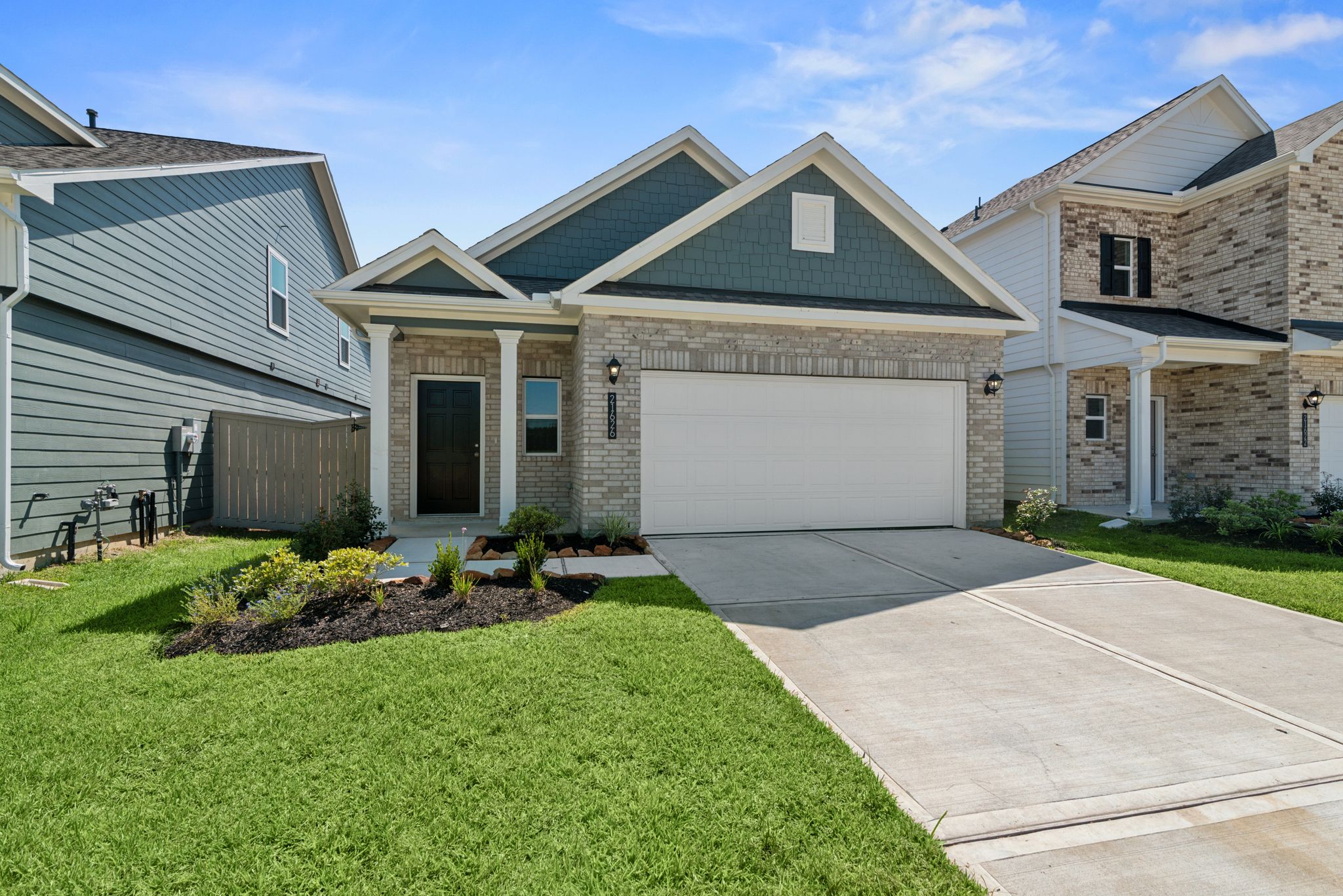 Oak Hills Montgomery North 40's por Smith Douglas Homes en Houston Texas