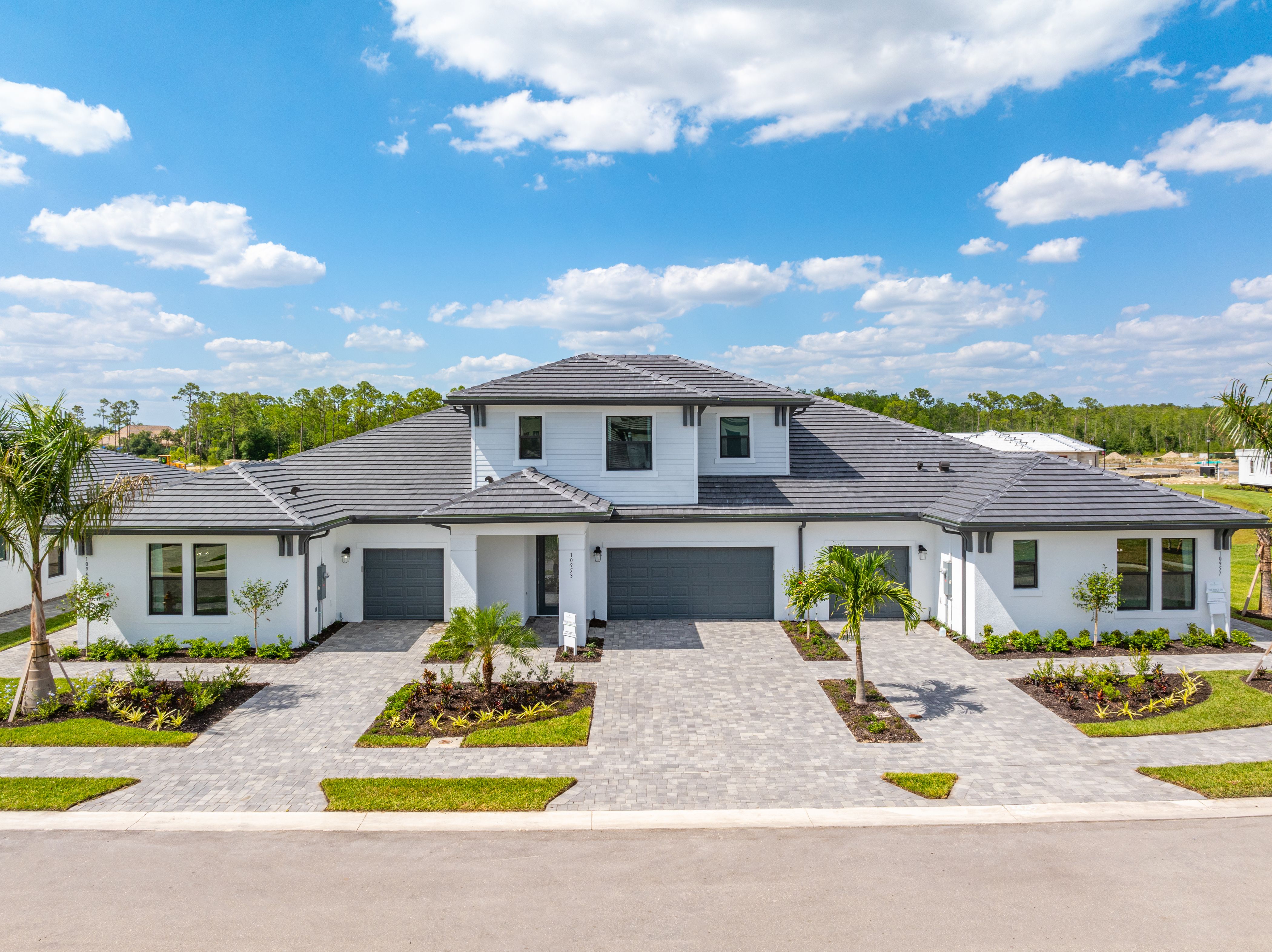 Parkway Preserve,Fort Myers 1 Story Villas&2Story Townhomes por Sobel Co en Fort Myers Florida