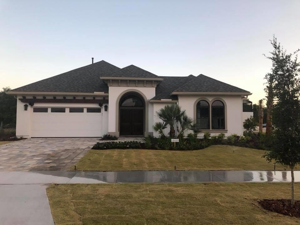 Gloriaaes Way por Spain & Cooper Homes en Gainesville Florida