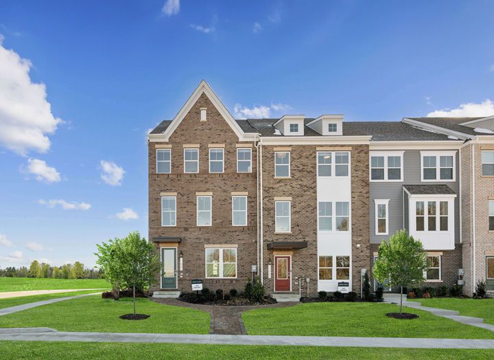 casa en Overlook at Westmore Townhomes por Stanley Martin Homes