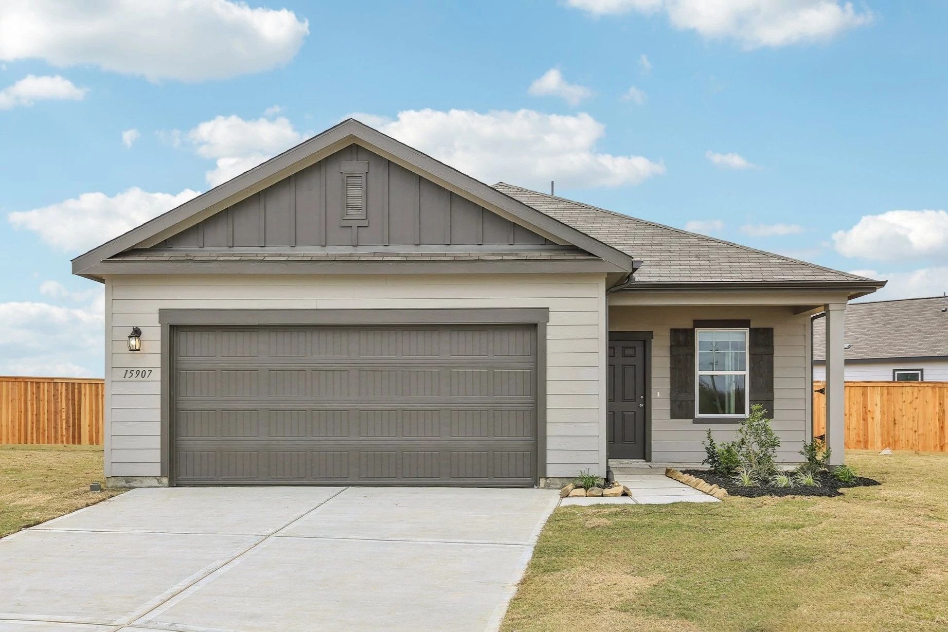 casa en Spring Creek Trails por Starlight Homes