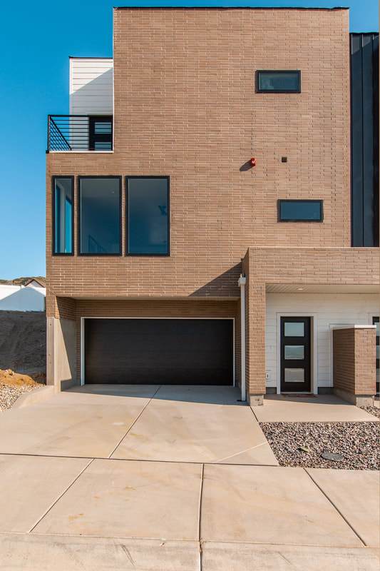 casa en Sterling Heights at South Mountain por The Building Group, LLC