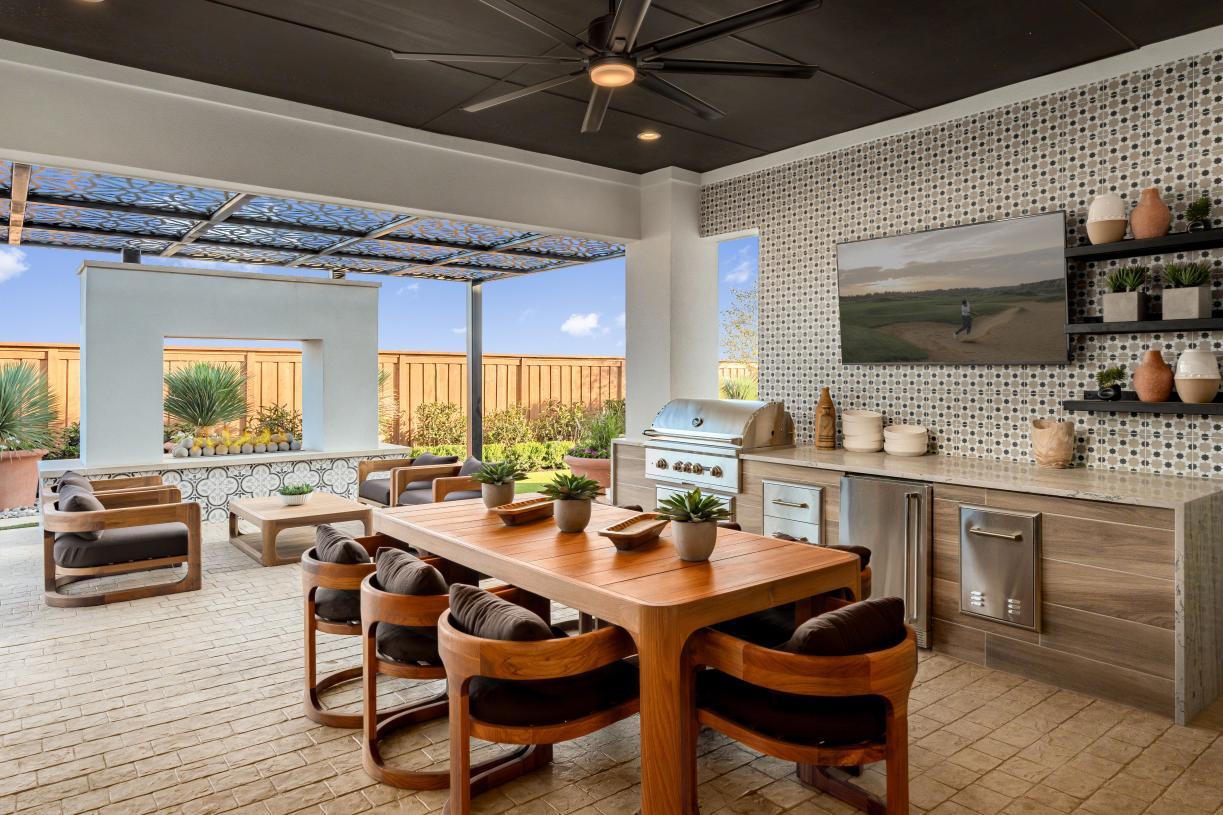 casa en Toll Brothers at Fields - Summit Collection por Toll Brothers