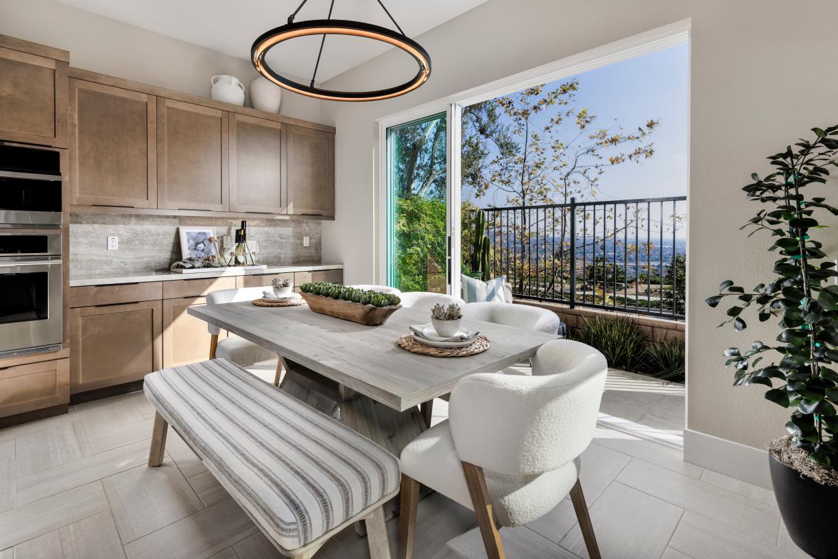 casa en Viewpoint at Metro Heights por Toll Brothers