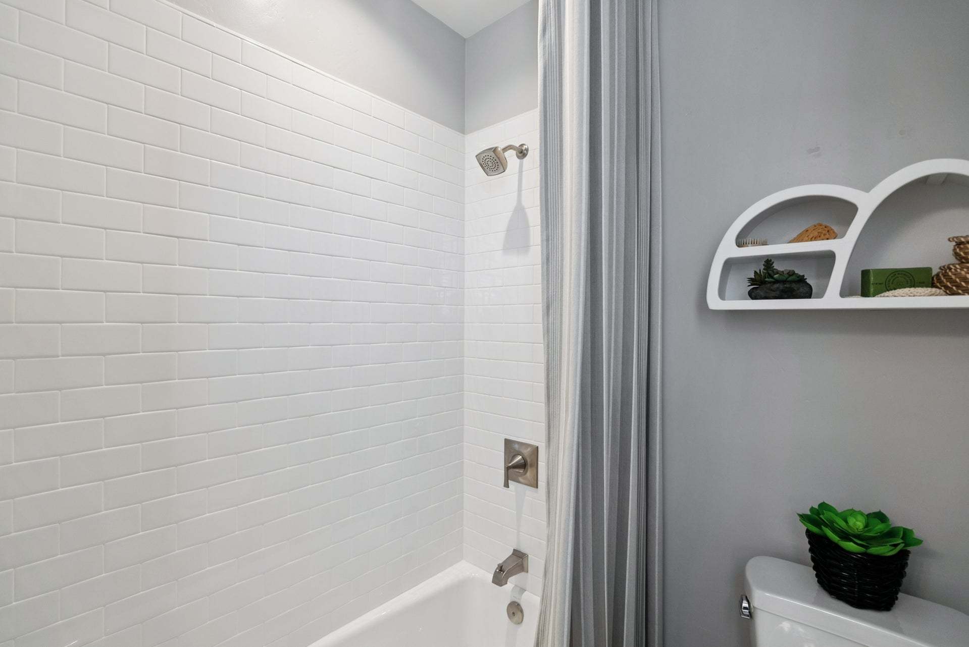 Villosa at Sea Haven | Hopkins Model | Bathroom 3