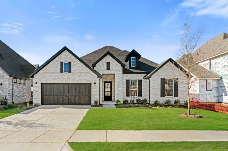 225 Wintergrass Dr. Waxahachie, TX 75165