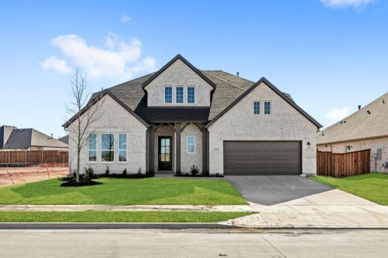 225 Wintergrass Dr. Waxahachie, TX 75165