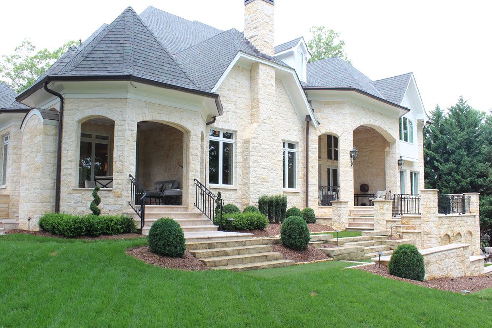 casa en Young Homes Inc por Young Homes Inc