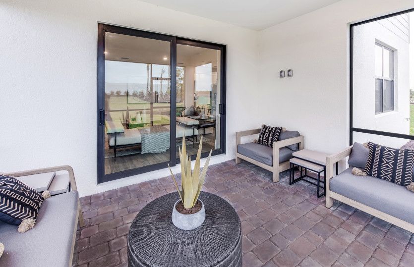 Covered lanai space