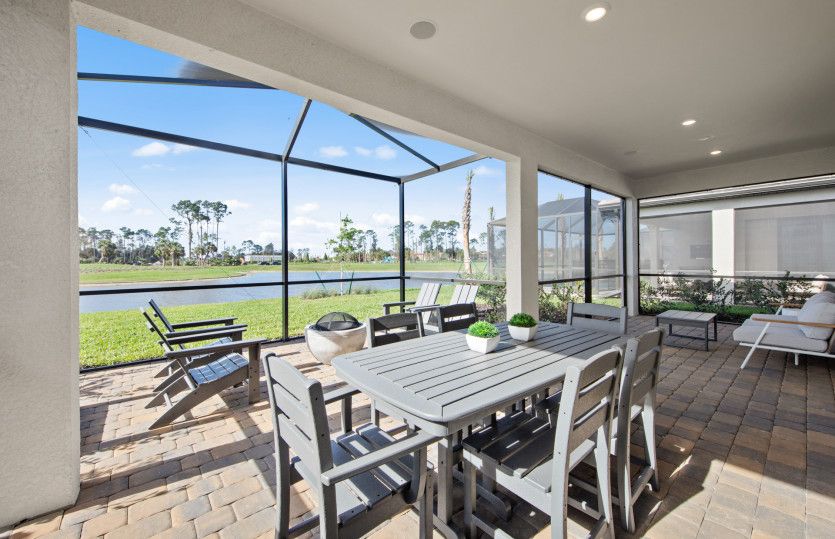 Covered lanai with indoor/outdoor living spaces