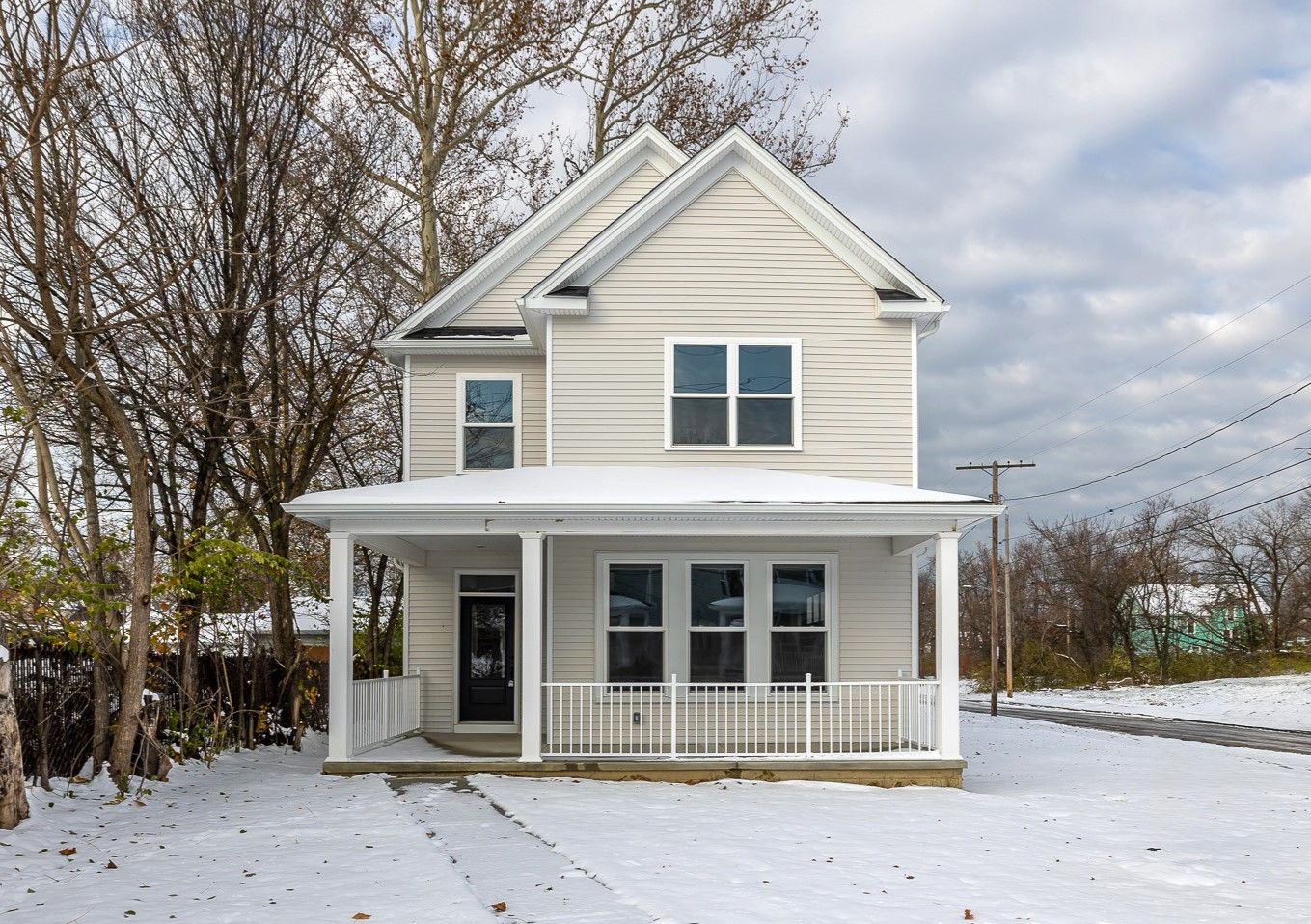Circle North,44106