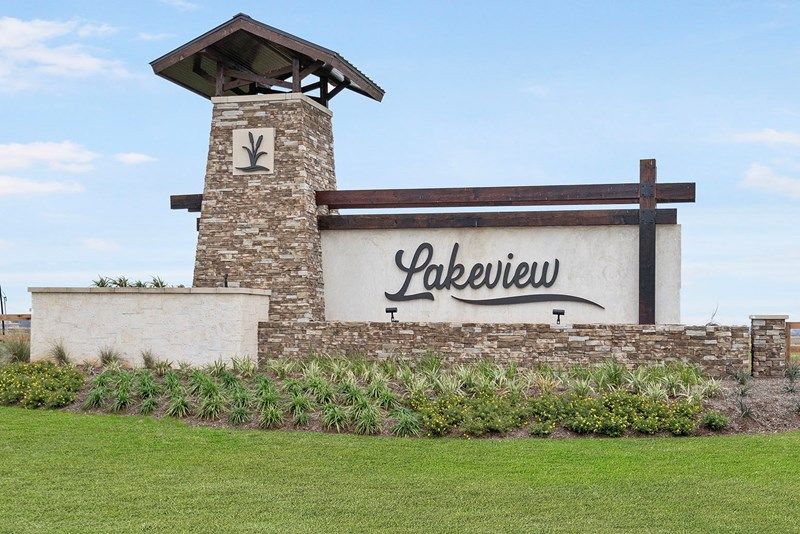 Lakeview - Entrance Monument