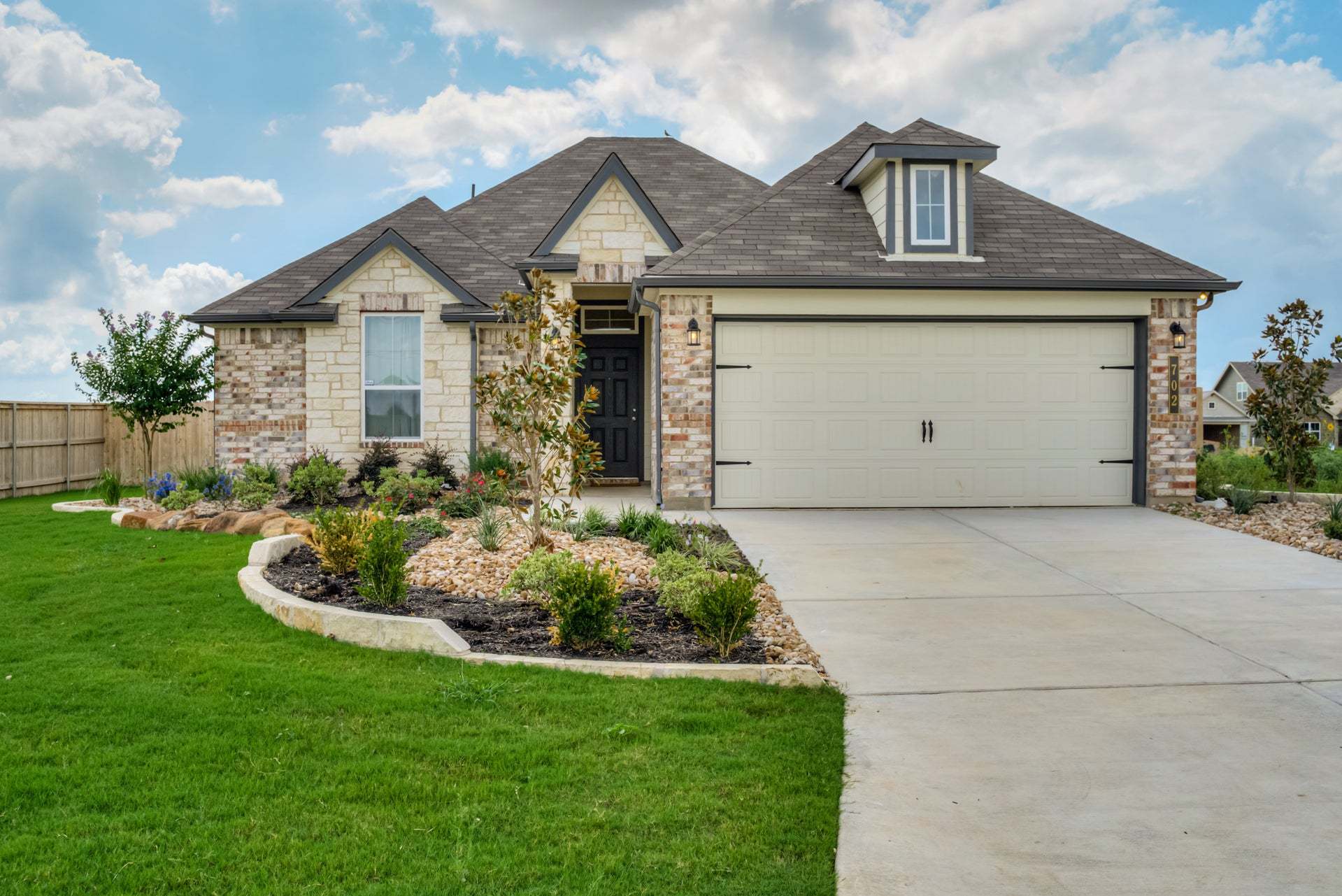 Exterior:https://myhome.anewgo.com/client/stylecraft/community/Our%20Plans/plan/1651%20%7C%20Denton%20Classic
